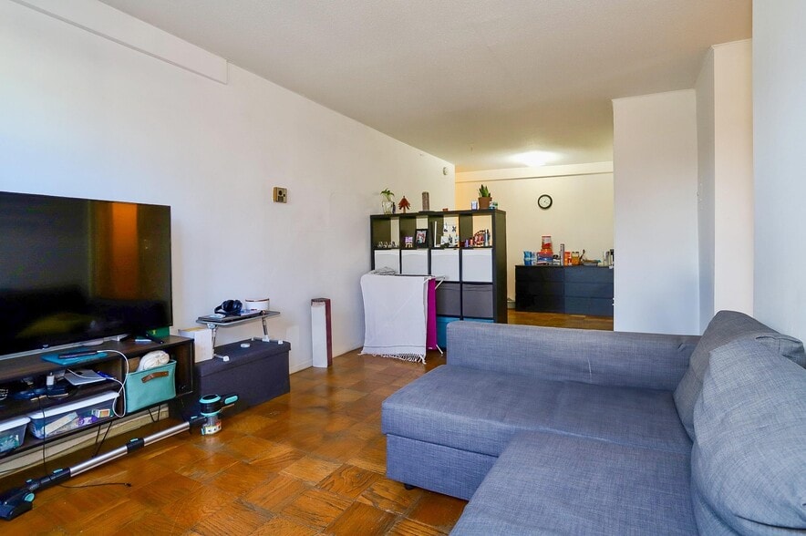 Building Photo - 201 St Pauls Ave