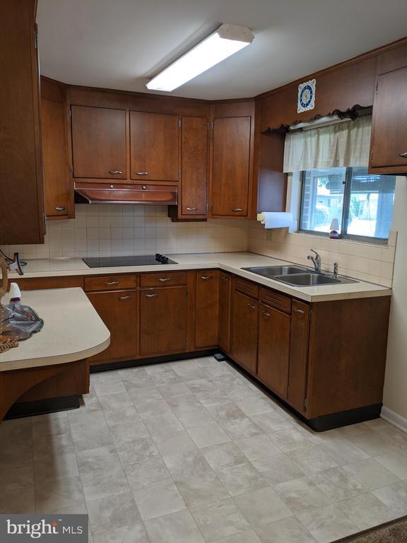 Building Photo - 1995 PA-212