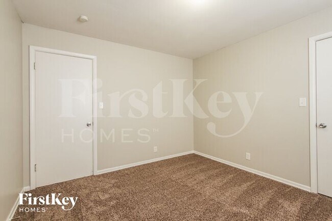 Building Photo - 336 Wayside Dr