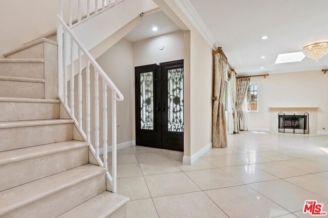 Building Photo - 2151 Glendon Ave