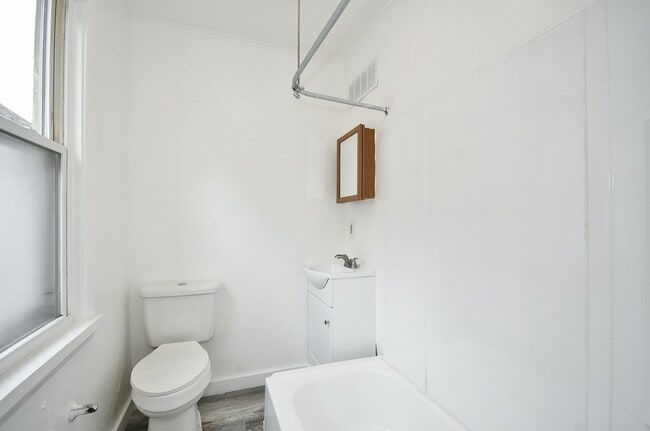 Building Photo - Updated 3 bed/1 bath House with garage!