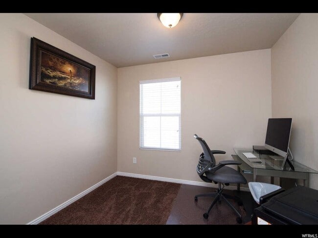 Building Photo - 183 Carrick Dr