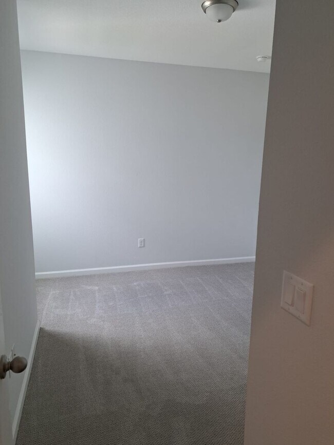 Building Photo - 318 Brandon Lks Dr