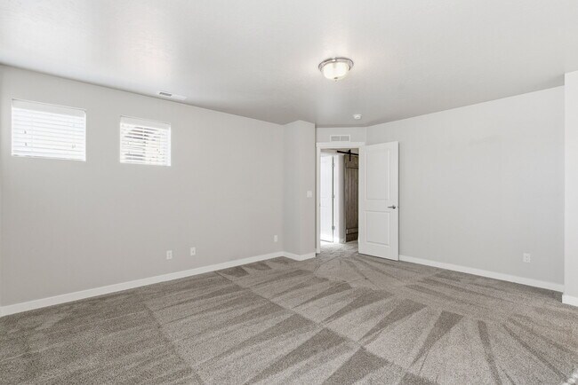 Building Photo - 9138 W Tillamook Dr