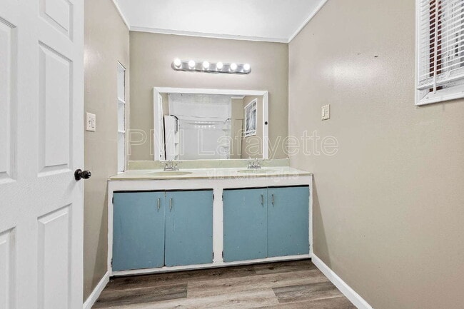 Building Photo - 605 N Perry St