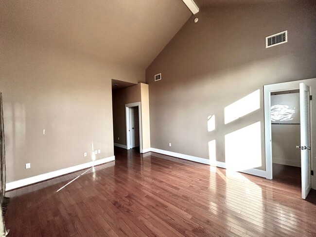 Building Photo - Uptown Whittier 4 Bedroom 3 Bath Beautiful...