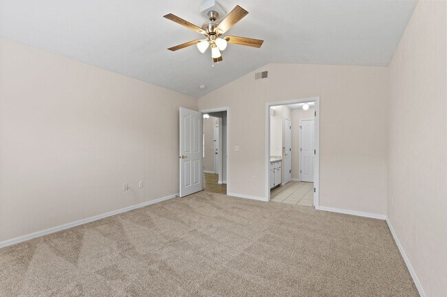 Building Photo - 3 Bedroom, 2 Bath Home in Broadmoor