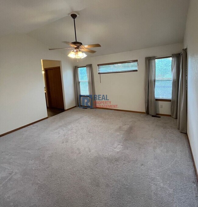 Building Photo - 2511 Glendale Ct