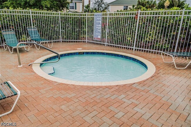 Building Photo - 8291 Pacific Beach Dr