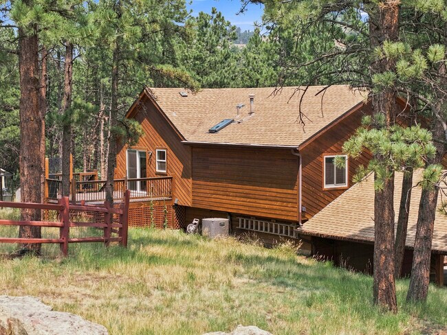 Building Photo - 34431 Chilton Ave