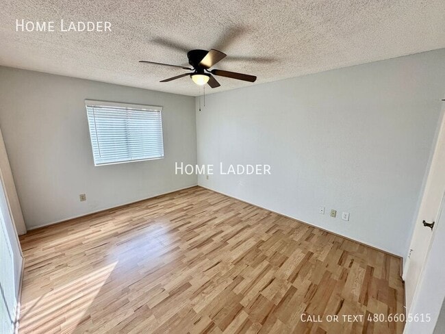 Building Photo - 2311 W Olla Ave