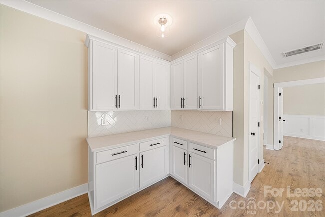 Building Photo - 818 N Rocky River Rd