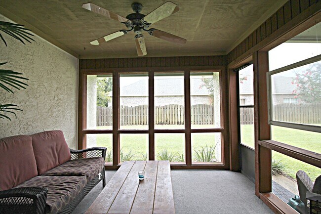 Building Photo - Beautifully Updated Patio Home In Niceville!