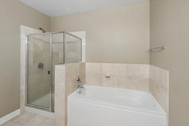 Building Photo - 450 E Waterside Dr