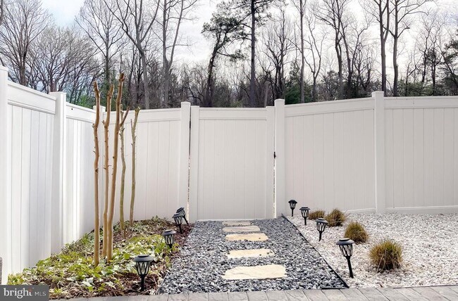 Building Photo - 23810 Myrtle Glen Way