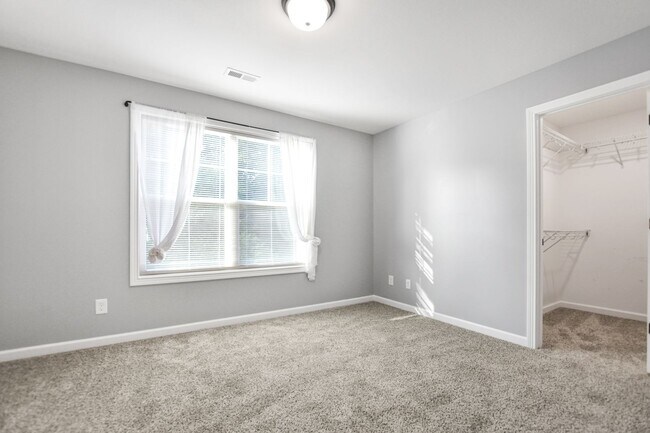 Building Photo - Pet Friendly Three Bedroom!
