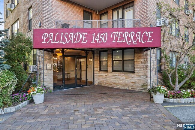 Building Photo - 1450 Palisade Ave