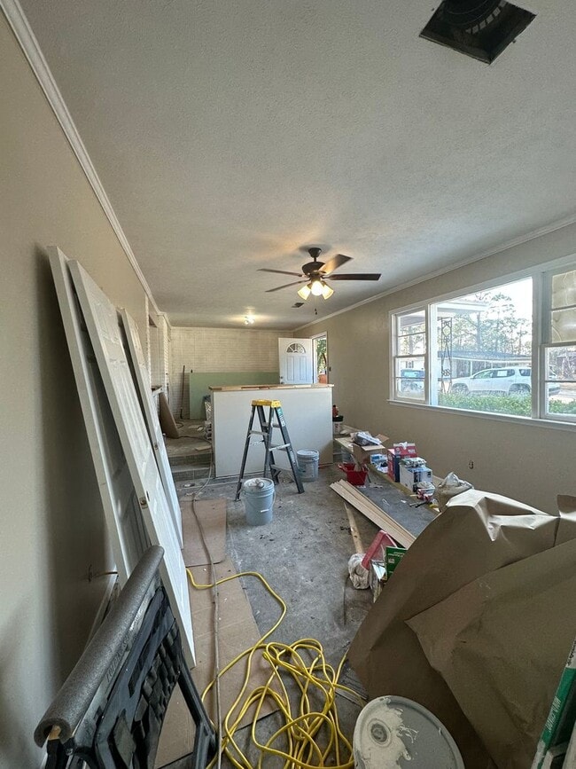 Building Photo - 3 Bed/2 Bath Home- Under Renovations