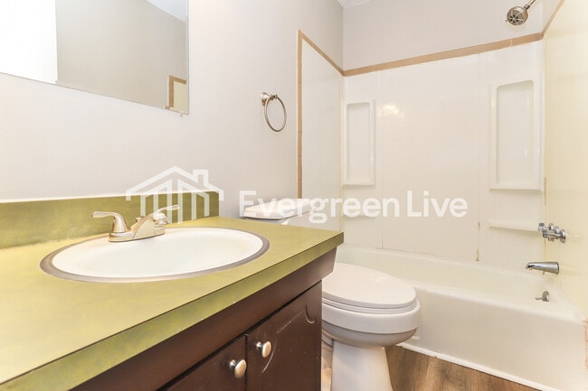 Building Photo - 1404 Larchmont Dr