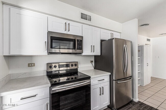 Building Photo - 1213 E Riviera Dr