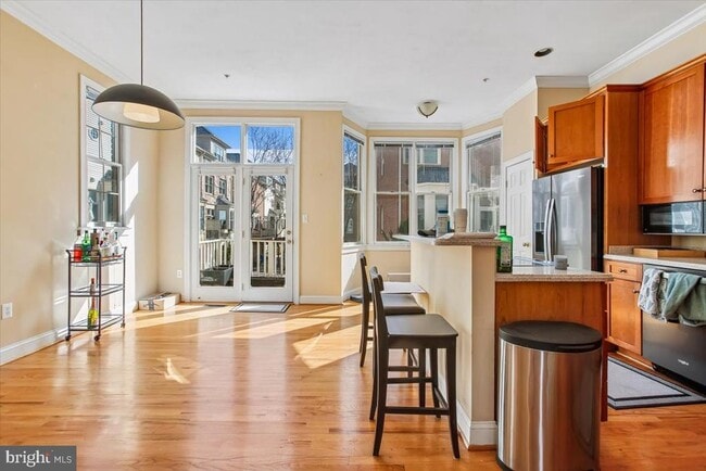 Building Photo - 1053 N Stuart St