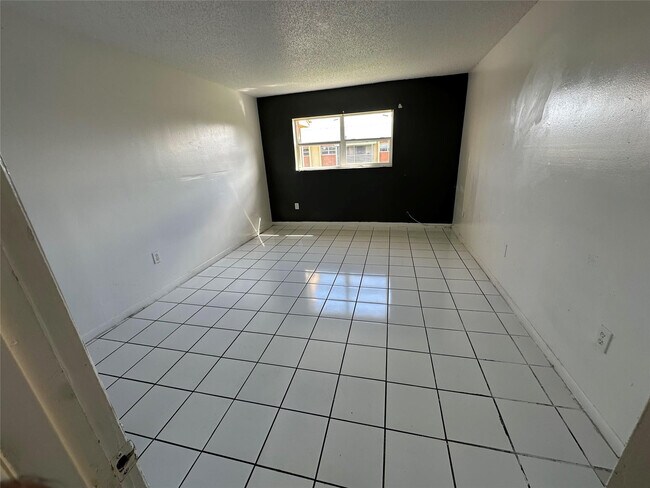 Building Photo - 3700 NW 21st St