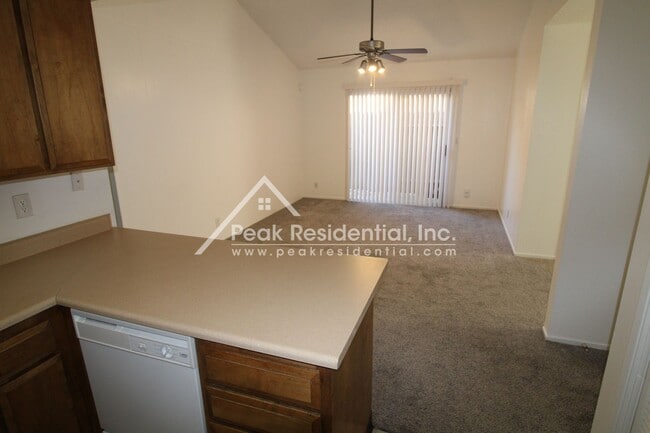Building Photo - Fair Oaks 2bd/1ba Duplex with Garage near Sunrise & Sunset Ave