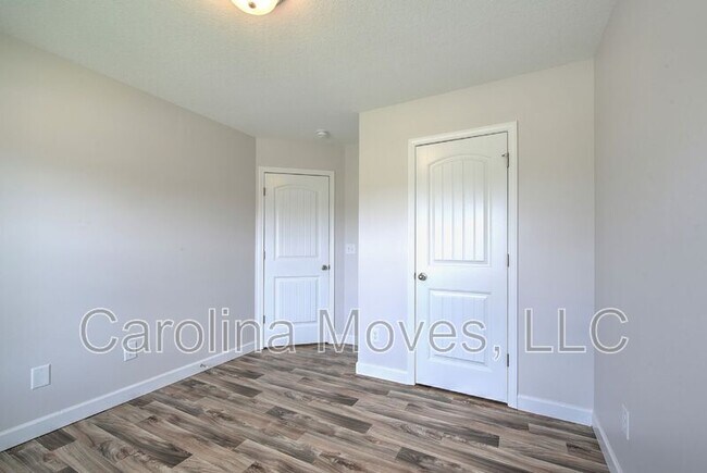 Building Photo - 1303 Lindale Pl