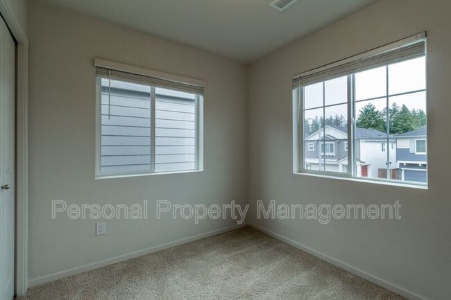 Building Photo - 744 NE 138th Pl