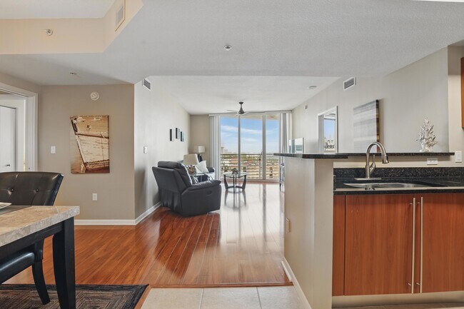 Building Photo - 1551 N Flagler Dr