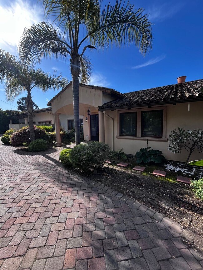 Building Photo - Montecito Property with a View and a Pool ...
