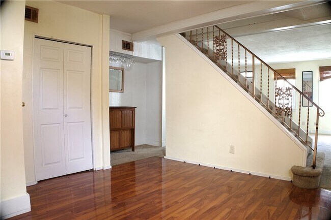 Building Photo - 23 Kosciusko Way