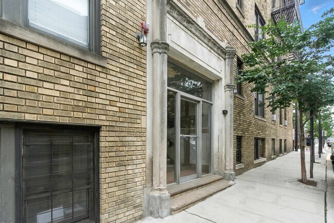 Building Photo - 217 44th St