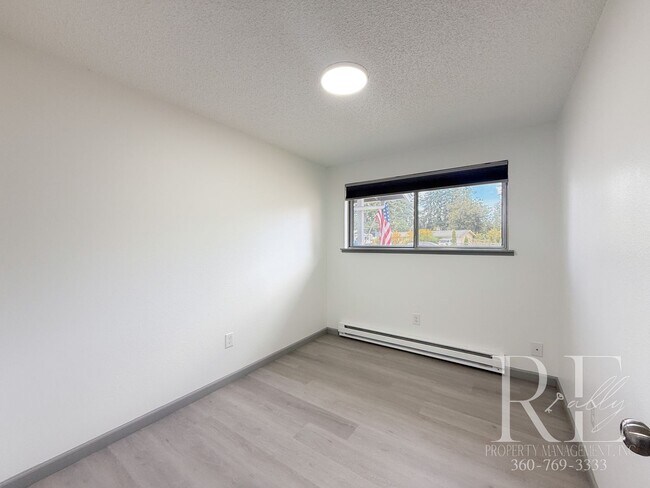Building Photo - Bright 3BR Home on Amelia Ct | LVP Floors,...