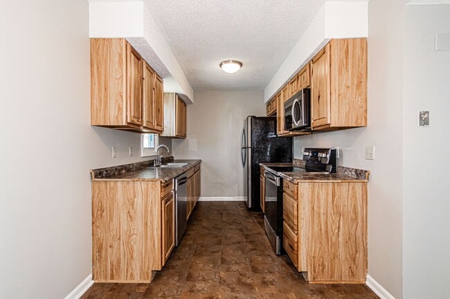 Building Photo - 1369 Parkside Dr