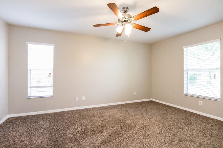 Building Photo - 3013 SW 4th Pl