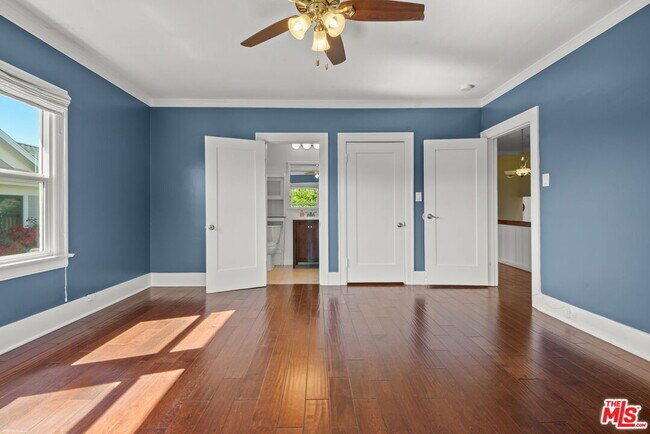 Building Photo - 975 Westchester Pl