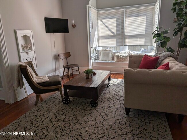 Building Photo - 2727 Riverside Ave