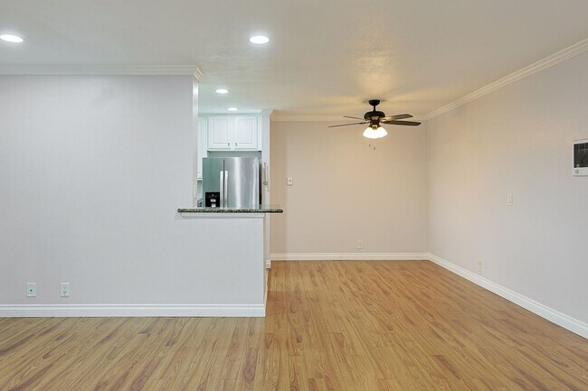 Building Photo - 2-Bed, 1.5-Bath Condo in Convenient El Cajon Location
