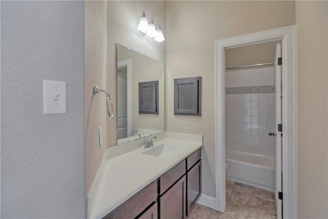 Building Photo - 124 Claiborne Lake Ln