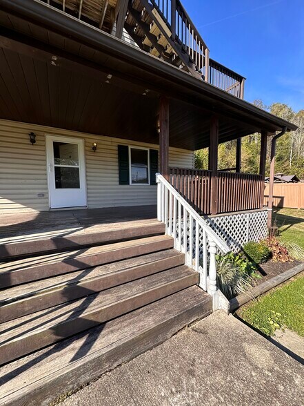 Building Photo - 117 Short St