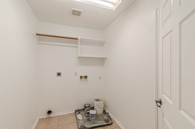 Building Photo - 17818 Serene Shore Dr