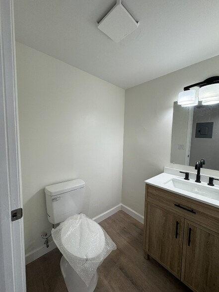 Building Photo - 3001 Thrush Dr