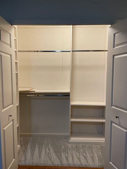 Building Photo - 8 Deer Run Ct