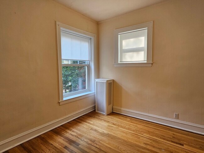 Building Photo - 2112 Sherman Ave