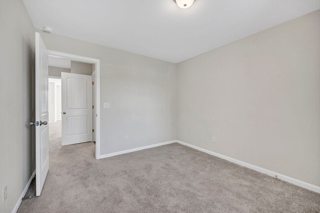 Building Photo - DISCOVER COMFORT & STYLE IN LEXINGTON'S DAWSON'S PARK