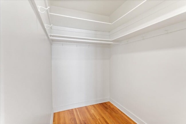 Building Photo - Remodeled 2-Bedroom Apartment Near UCLA wi...