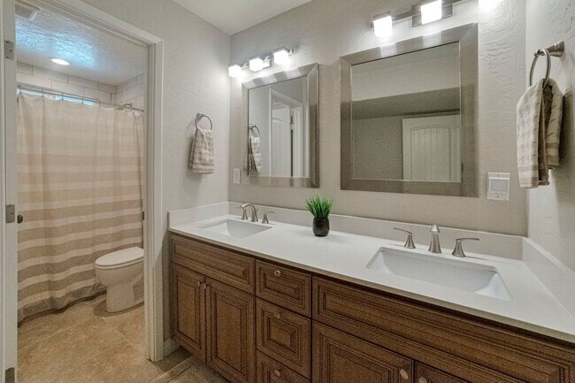 Building Photo - Amazing 3 Bed/2 Bath Home in Old Town Scottsdale