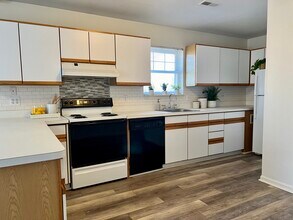 Building Photo - 8708 Macomb St