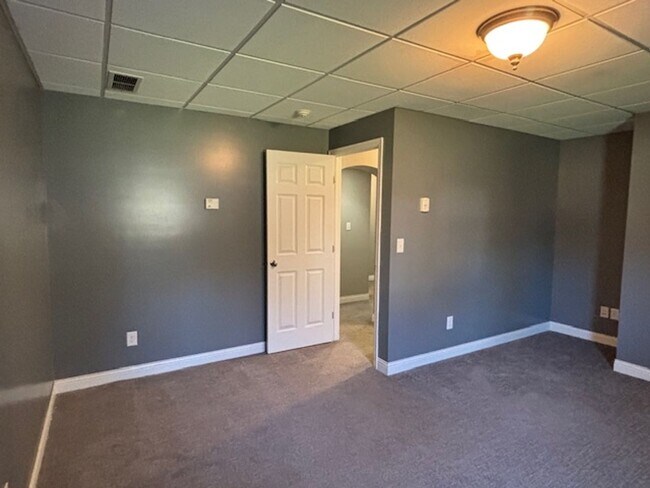 Building Photo - Available NOW! Gorgeous 3BR/2 BA Unit in Hastings!